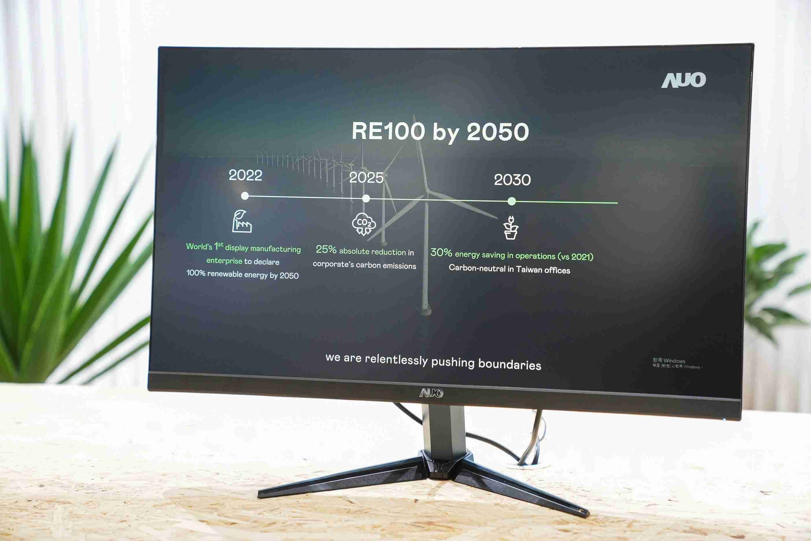 EBpay关注产品生命周期各阶段的永续性，，，，携手客户、、、、供货商实践永续原物料，，，积极将再生原物料导入绿色产品，，，在DJSI永续原物料项目获得同产业最高分